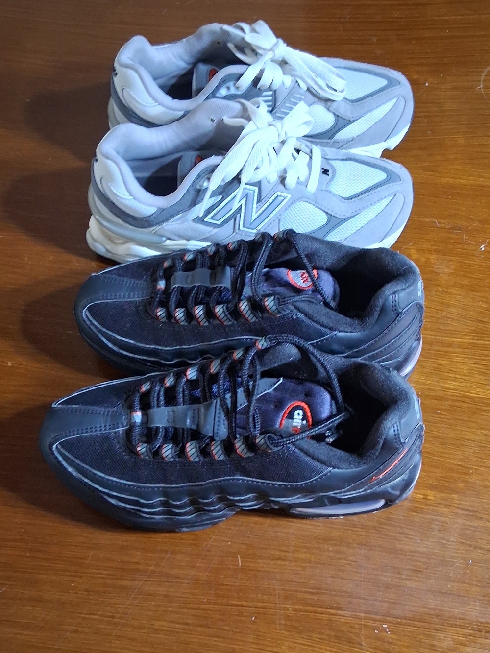 ✌️4️⃣☝️New Balance Gray 9060 & Air Max 95 Black With Red Accent Size 4 (Big Boy)